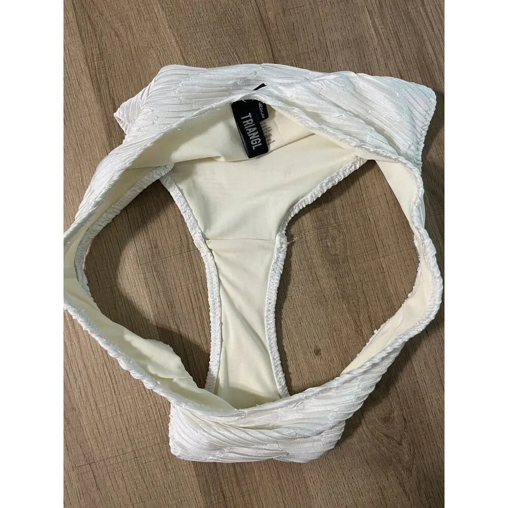 Triangl White Textured Bikini Bottom size Medium Cheeky Crinkle Ribbed Fabric